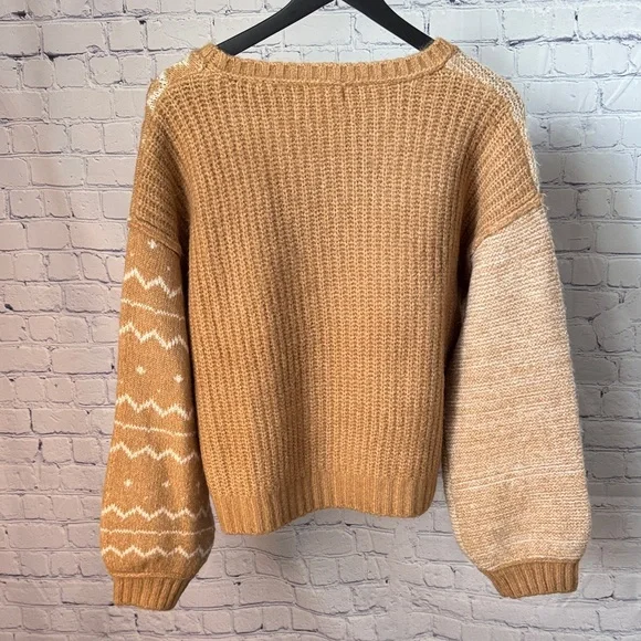 Vestique Patterned Tan Sweater - Picture 7 of 8